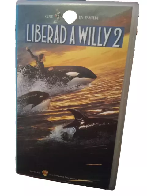 Cinta de video (VHS) de la película Liberad a Willy 2 (1995).