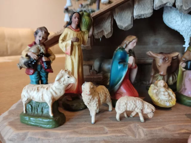 Krippe Krippenfiguren Holz Weihnachten Gips alt antik Krippenstall Engel Madonna 3