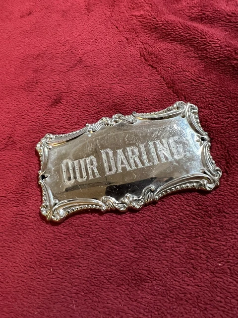 Placa de identificación ataúd ataúd vintage cromado ""Our Darling"".