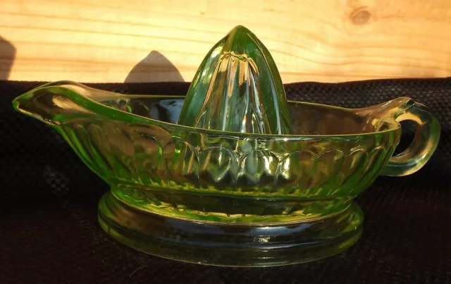 Vintage FEDERAL Glass Loop Handle Reamer Juicer Lime Green Uranium Depression