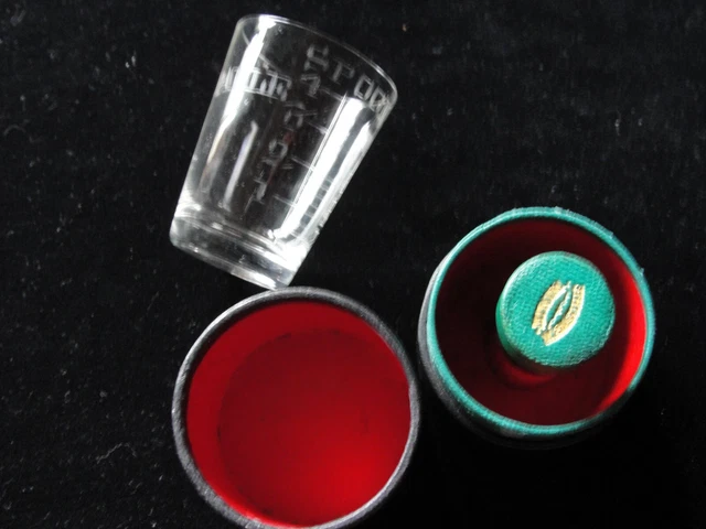 2 stück Alter Antik Messbecher aus Glas  Medizin  Apotheke im ETUI um 1900 3
