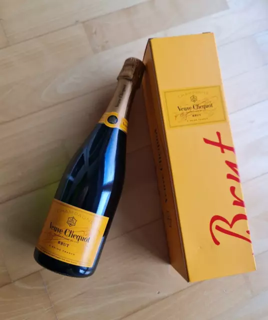 Veuve Clicqout Brut Champagner in Geschenkpackung 0,75l, alc. 12 Vol.-%