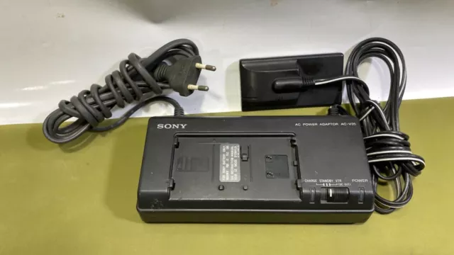 Adaptador de alimentación de CA y cargador de batería Sony AC-V35 2