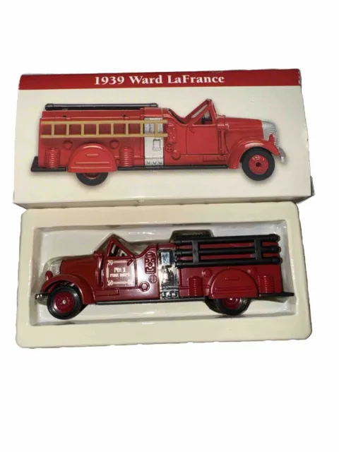Diecast Fire Truck 1939 Ward LaFrance 1999 Reader's Digest Vintage