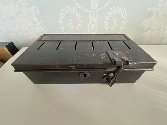 Antiguo Compartimento De Dinero Negro Monedas De Estaño/Caja De Colección