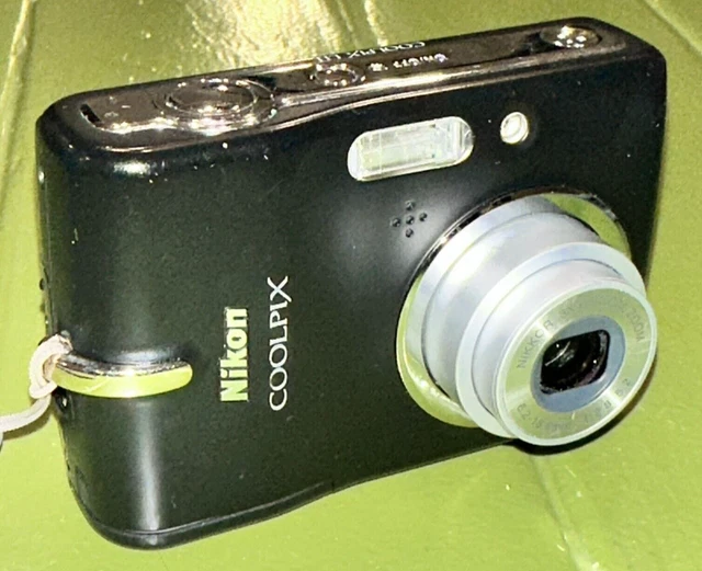 Cámara digital Nikon COOLPIX L11 6 MP 3X zoom negra 2,5" LCD PROBADA