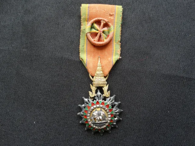 JXS Le Plus Excellent Ordre de la réplique d'empire Britannique; Bretagne Médaille  Médaille (MBE) Matériel Alliage, Collection de Badge Militaire : :  Cuisine et Maison
