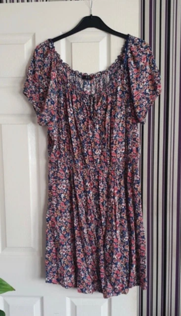 Ladies Gorgeous Dress, Size 22                       (B264)