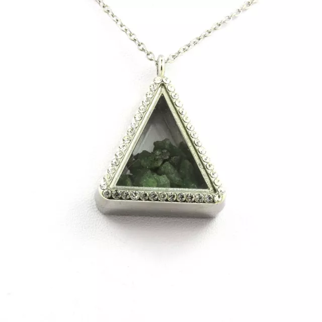 Minéraux collection. Collier Grenat Tsavorite brut. Modèle triangle.