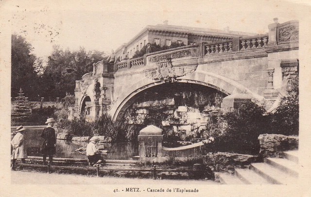 Carte postale ancienne MOSELLE METZ 41 cascade de l'esplanade timbrée