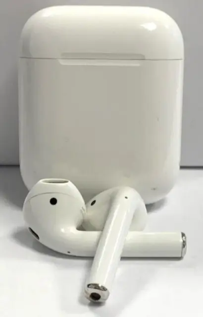 Apple AirPods 1st Generation with Charging Case, superb condition-