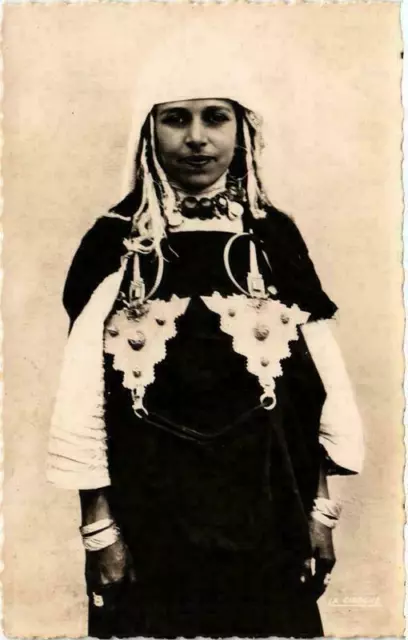 CPA AK Scenes et Types Jolie Femme de Tiznit MAROC (738405)