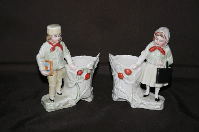 Personnages en biscuit - Couple - Vase