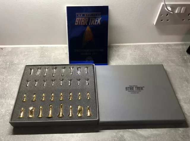 Vintage 1994 Star Trek Tridimensional Chess Set 