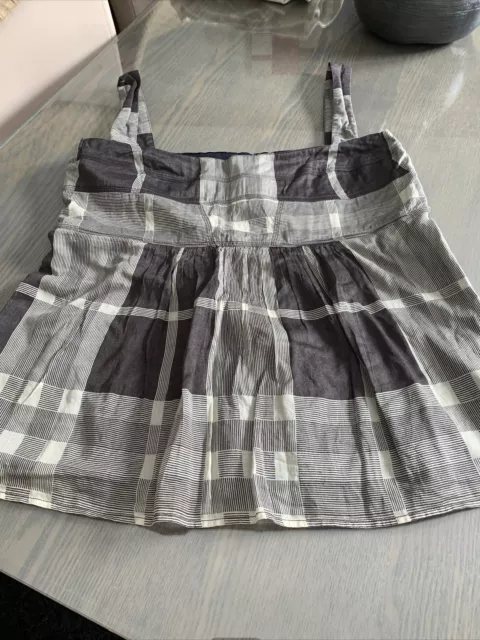 Top debardeur BURBERRY taille 42/44 tartan gris très bon état