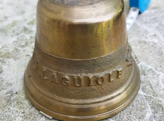 Ancienne petite cloche en bronze