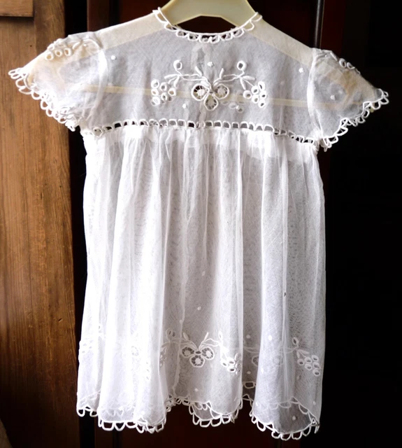 Robe d'enfant (fille) brodée main ancienne 1900-1910