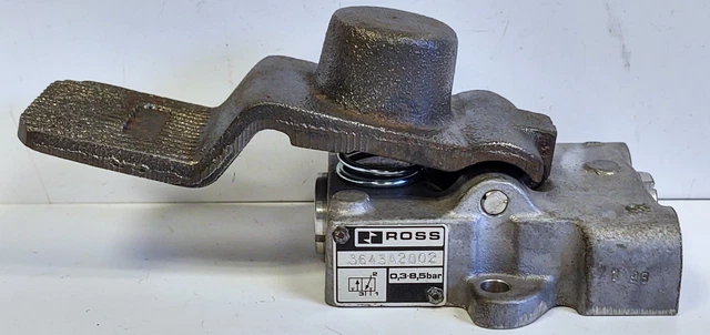 Ross Controls 3643A2002 Pneumatic Manually Operated Foot Pedal Valve