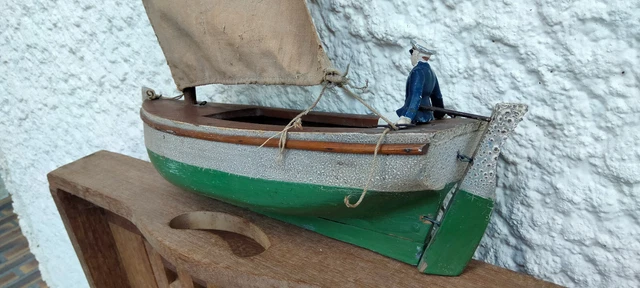 RARE ANCIEN VOILIER de bassin, chaloupe canot CHAMARE EUR 220,00