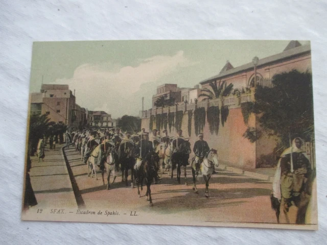 Carte Postale Ancienne Tunisie Porte De France 1905 Attelage Tonneau Cireur