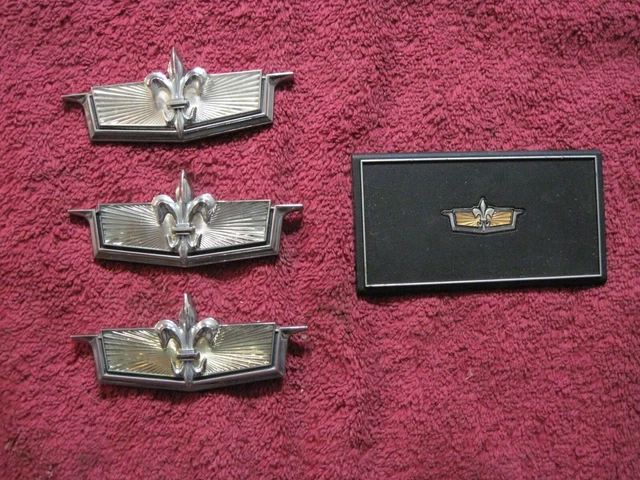 Figurine Vintage Garde-boue LEUCHTTURM - Émblème Aluminium/fonte Années 50 RDA | État NOS