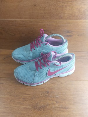 NIKE \