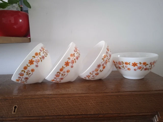 Bol Arcopal Vintage – Motif Floral – Années 1960 – Blanc