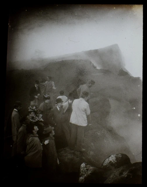 Magic Lantern Slide CROWD AT MOUNT VESUVIUS C1900 PHOTO EARLY VOLCANO TOURISM