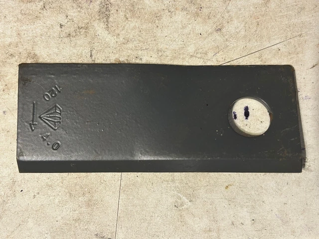 New Idea 526215 RH Disc Mower Blade – For Grey 5406, 5407, 5408, 5409 Models, New Open Box