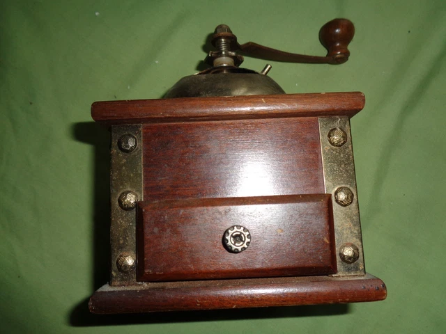 ANCIEN MOULIN À CAFE en bois et laiton ,avec dôme. VINTAGE EUR 16,20