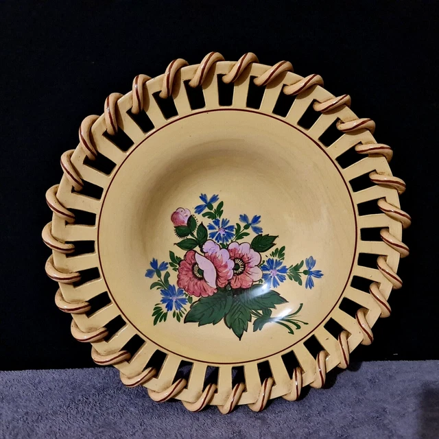 Ancien et grand plat en faïence à décor de fleurs - XXe