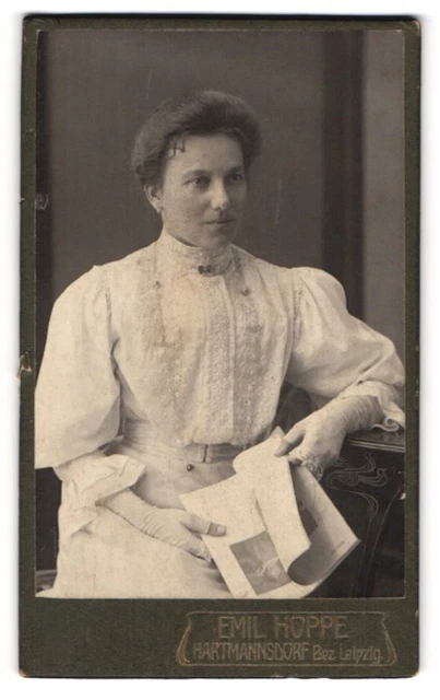 Fotografie Emil Hoppe, Hartmannsdorf, Portrait bürgerliche Dame in Spitzenbluse