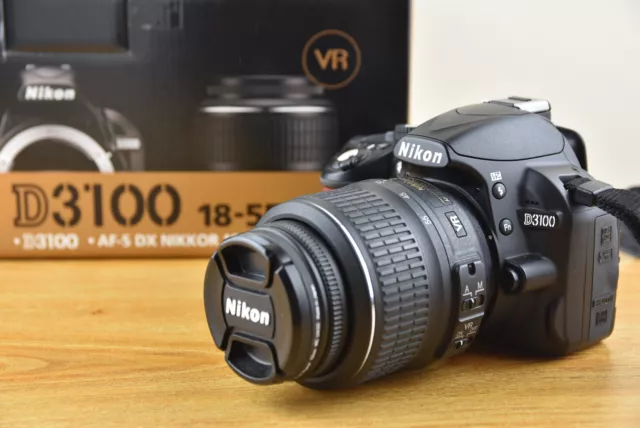 Kit Dslr Fotocamera Nikon D3100 Con Caricabatterie Obiettivo Nikkor Manuale & Sd 4 Gb