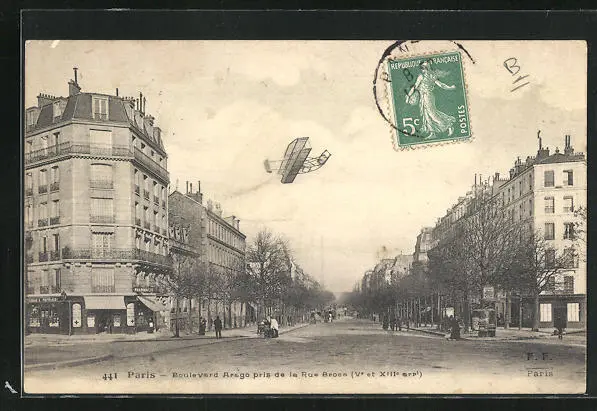 CPA Paris, Boulevard Arago pris de la Rue Broca, un avion