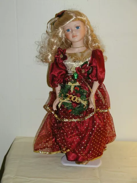 Vintage Holly Porcelain Xmas Heritage Signature Doll w/Light Up Wreath 16in 2000