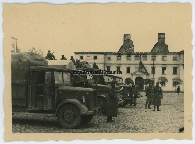 Orig. Foto 46.ID Lkw am Marktplatz zerstörtes KONSKIE Polen 1939