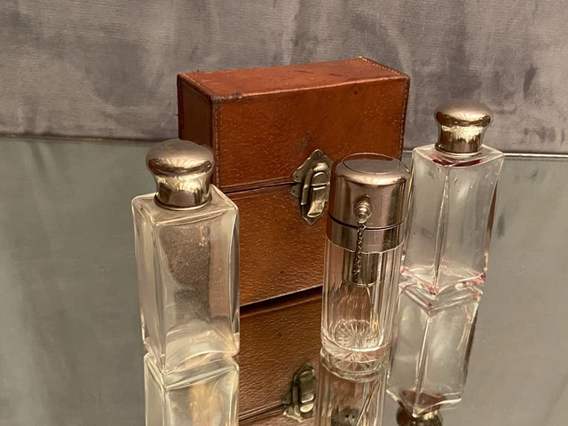 Nécessaire de voyage à parfum écrin à senteurs cuir flacons vaporisateur cristal 3