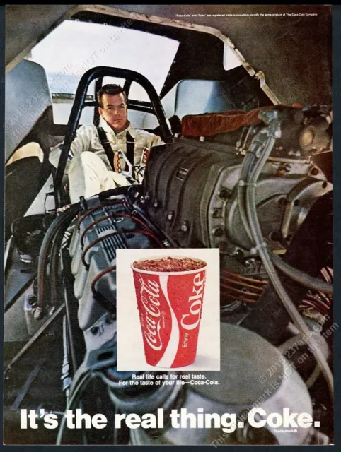 1970 Coke Trascinamento da Corsa Racer Autista Foto Coca Cola Vintage Stampa Ad