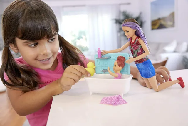 Barbie Skipper Babysitters Inc. Bath Time Playset with Toddler Doll & Bathtub 3