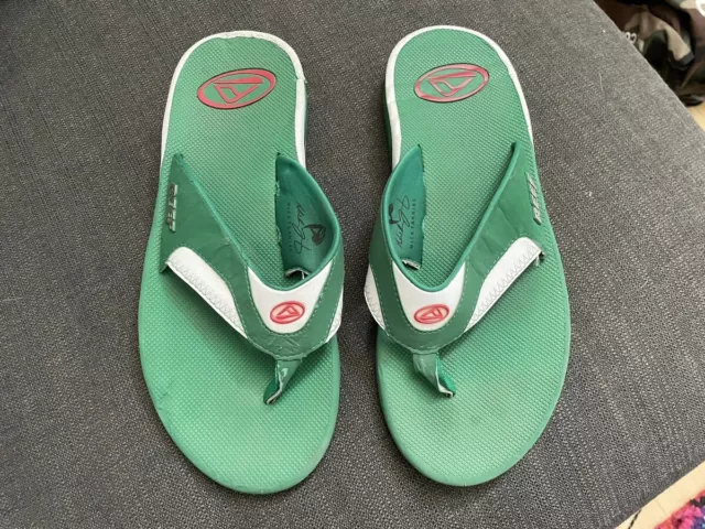 Reef men's fanning thong sales sandals with bottle opener