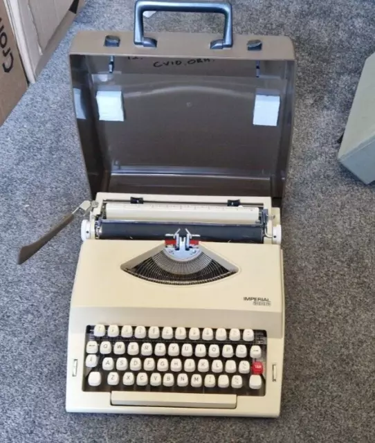 Máquina de escribir portátil vintage retro década de 1970 Imperial 2002 con estuche