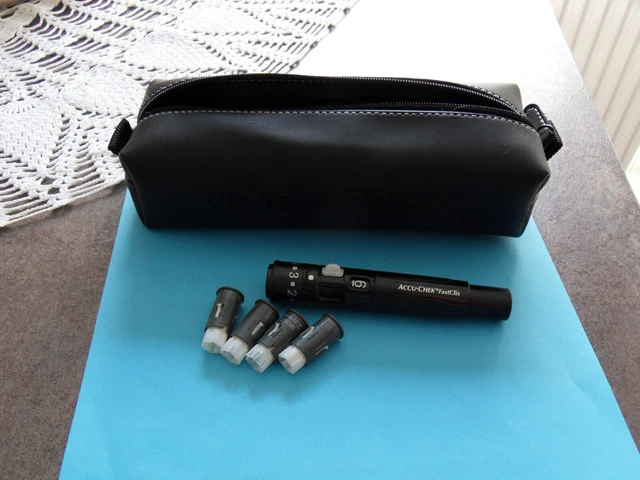 Accu chek- FastClix Stechhilfe,Nadeln,u. Tasche