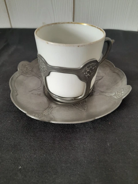 Tasse Et Soucoupe Art Déco En Métal Blanc (Alfenide) - Occasion Bon état