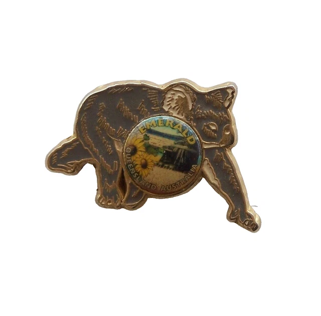 VINTAGE EMERALD QUEENSLAND Travel Souvenir Metal Lapel Pin Hat Badge