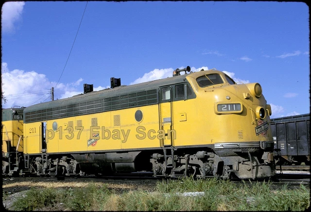 CNW Chicago & North Western F-7-A 211  ORIGINAL 1974 Kodachrome Slide