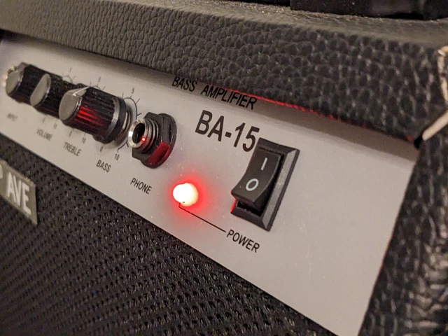 3rd Avenue 15W Slimline E-Bass-Gitarrenverstärker Ave BA-15 Übungsverstärker 3