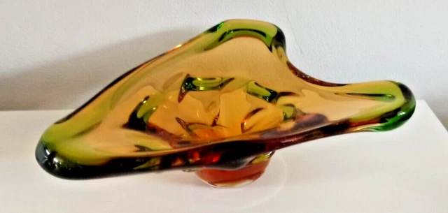 Grand vase en verre vintage. Verre Carlsbad. Bohême. original. Très bon état