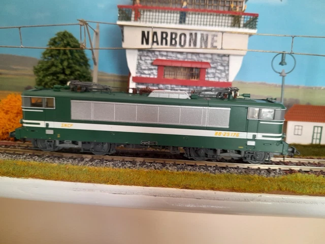 Locomotive électrique BB522227 livrée argentée. SNCF. - R72649 - Roco