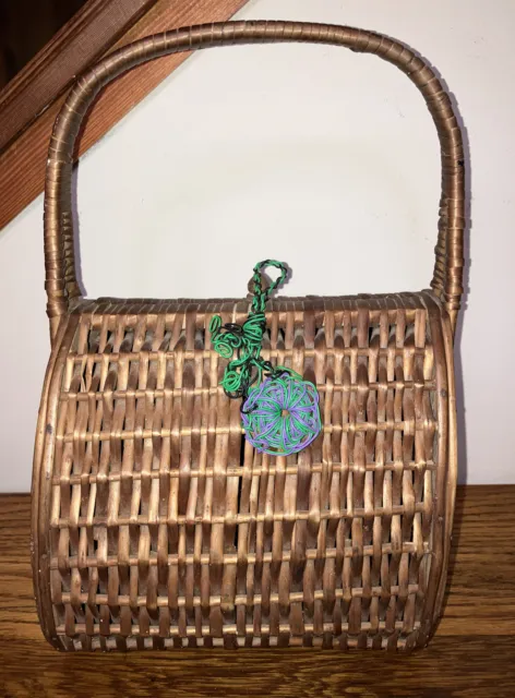 Vintage 1970’s Wicker Sewing Basket w/Handle-As Is