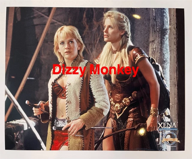 photo-renee-o-connor-as-gabrielle-lucy-lawless-as-xena-8x10-eur-7-28
